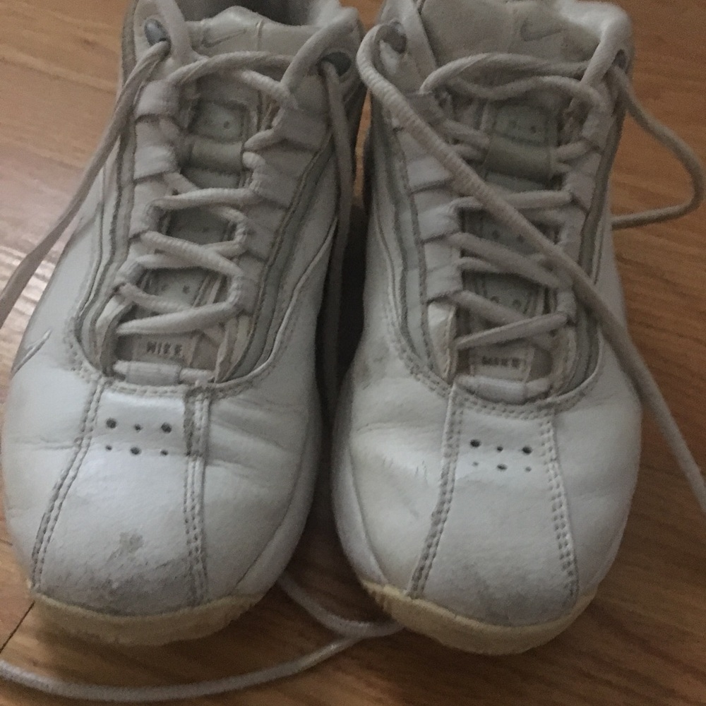 NIKE women’s basketball shoes